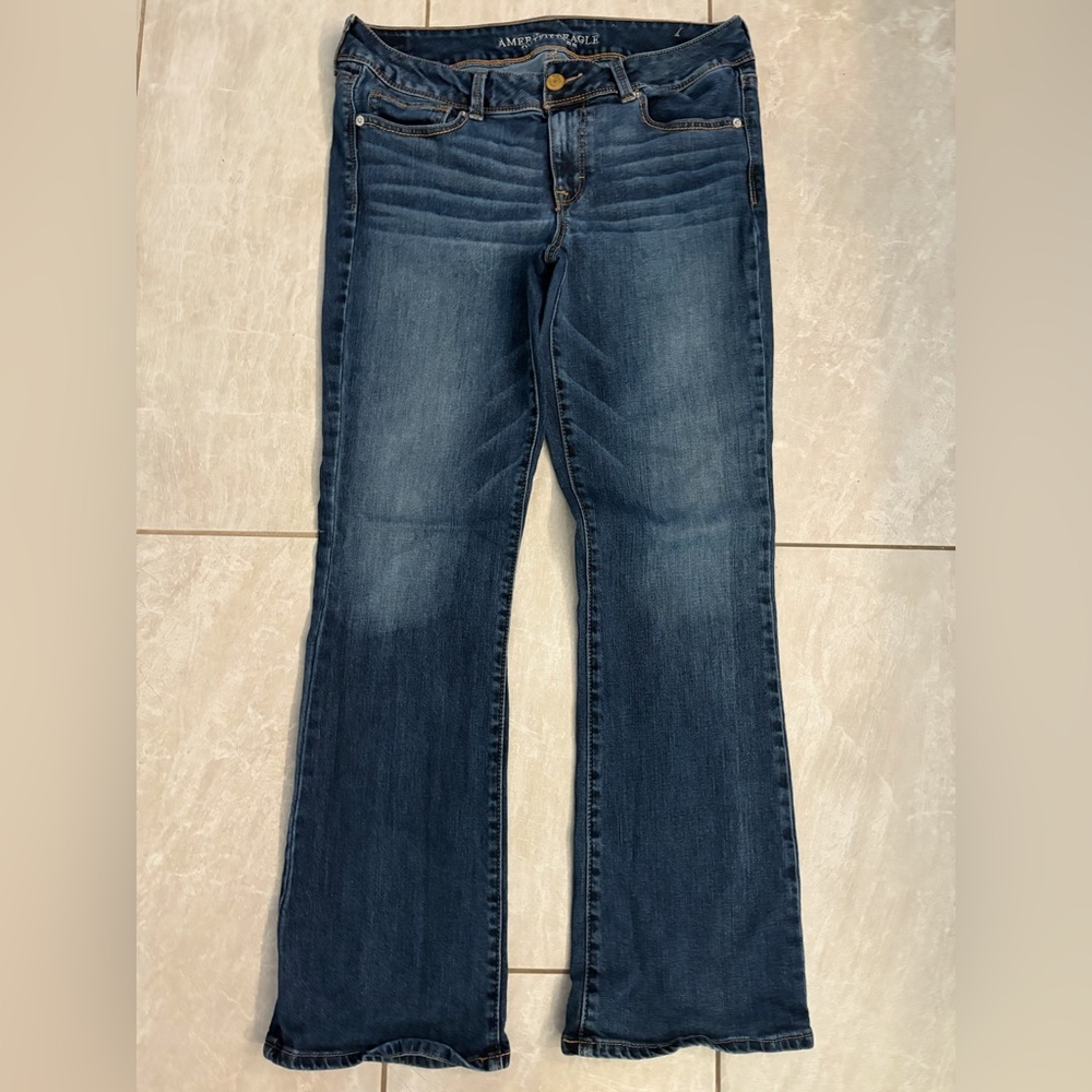 Women’s American Eagle outfitters blue jeans
